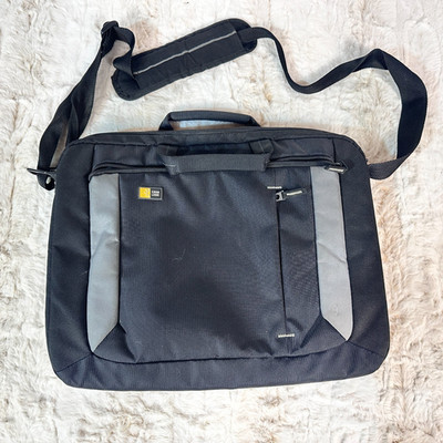Case Logic 17'' Laptop Messenger Bag Black & Gray Padded Shoulder Strap USB Port