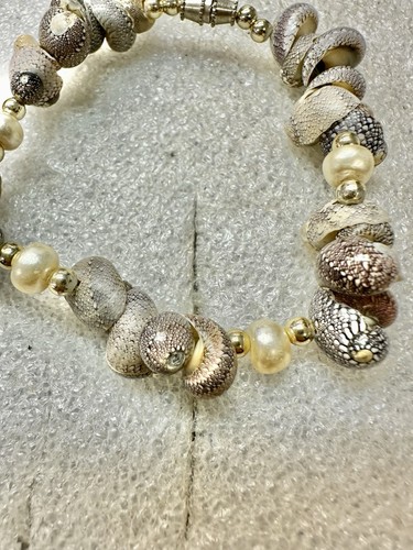 Bracciale vintage PERLA dorata e conchiglia di Nerite 7,5"  - Foto 6 di 7