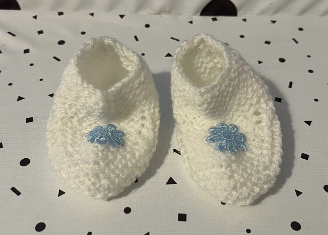 2 Pairs of Handmade Knitted Booties for Baby 0-3 Months Blue and White image 2