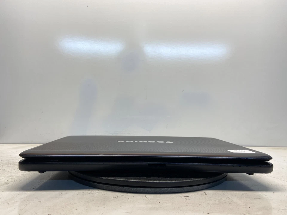 Toshiba Satellite A665-S6050 Intel i3-M350 2.27GHz 4 GB NO HDD - Image 3 of 4