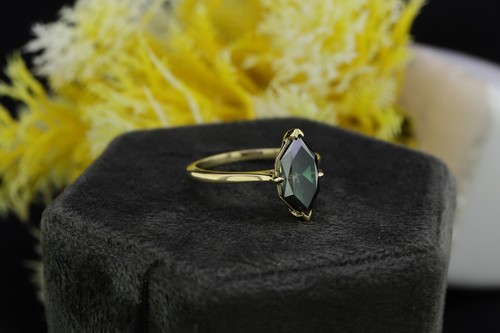 Anello lungo esagono verde moissanite solitario minimalista fidanzamento promessa ring - Foto 2 di 11