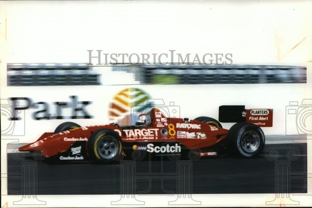 1994 Press Photo Michael Andretti tests his race car at the Milwaukee Mile