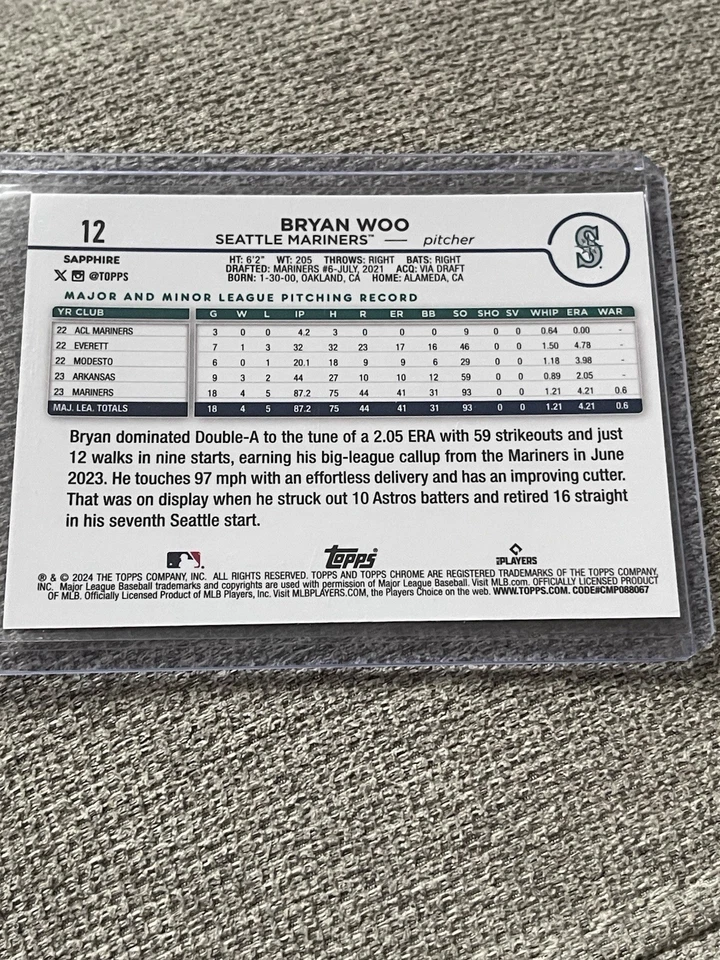 2024 Topps Chrome Sapphire Gold Bryan Woo Rookie Baseball Card 32/50 - Image 2 of 4