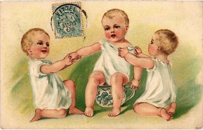 PC MEHRERE BABYS KINDER SPIELTOPF HUMOR VINTAGE POSTKARTE (B68614)