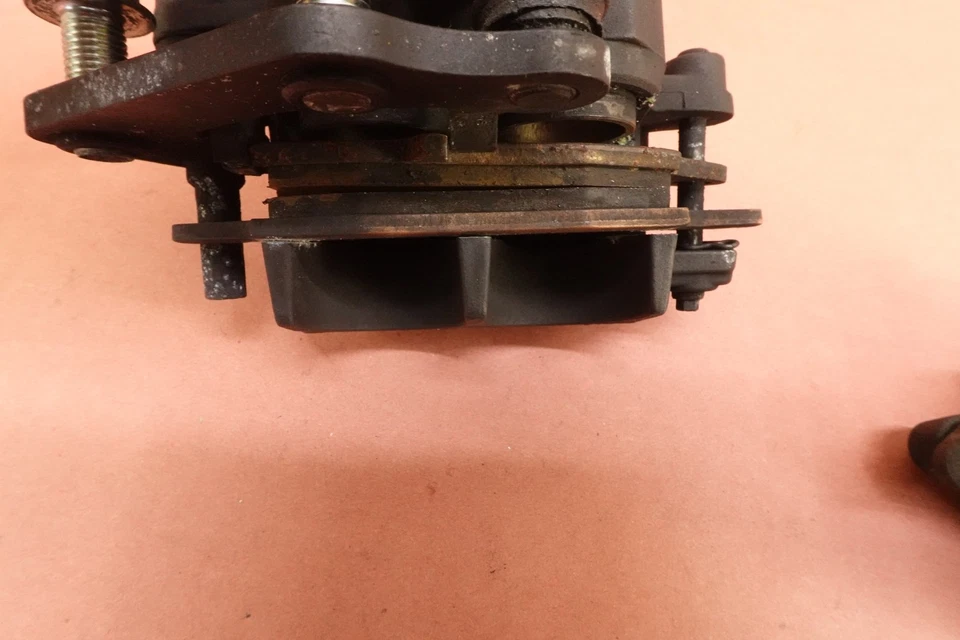 Pinça de freio dianteira esquerda direita Suzuki SV650 2003 - 2008 - Imagem 3 de 4