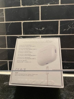 Apple AirPods Pro (2nd Generation) White MagSafe Charging Case USB-C