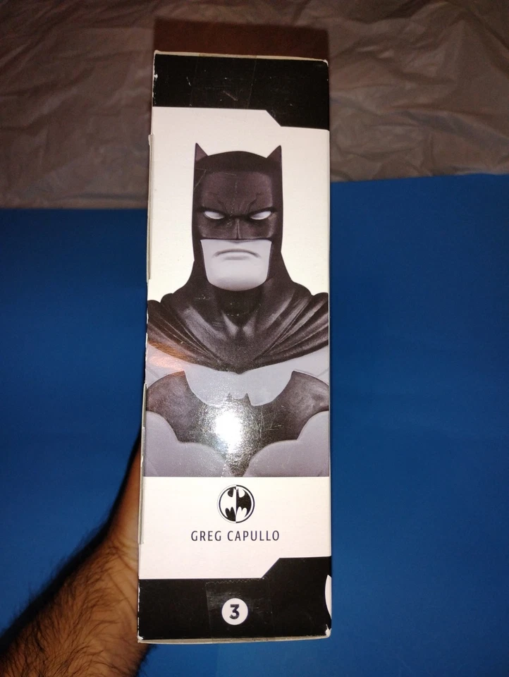 Figura de acción DC Collectibles Batman en blanco y negro: Batman de Greg Capullo Foto 3 de 4
