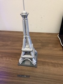 LEGO ARCHITECTURE: The Eiffel Tower (21019)
