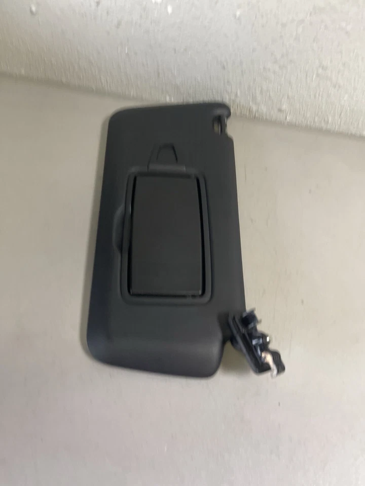 Parasol delantero derecho Mercedes W117 CLA250 GLA250 14-20 OEM Foto 4 de 4