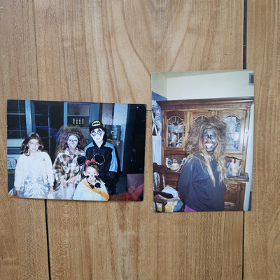 VINTAGE 1980'S PHOTO OF MEXICAN AMERICAN CHILDREN IN HOMEMADE HALLOWEEN COSTUMES