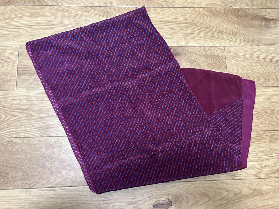 Authentique foulard Christian Dior bleu bordeaux en soie 171 x 37 cm du Japon