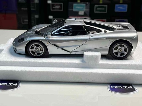 LCD 1:18 McLaren F1 - Picture 5 of 9