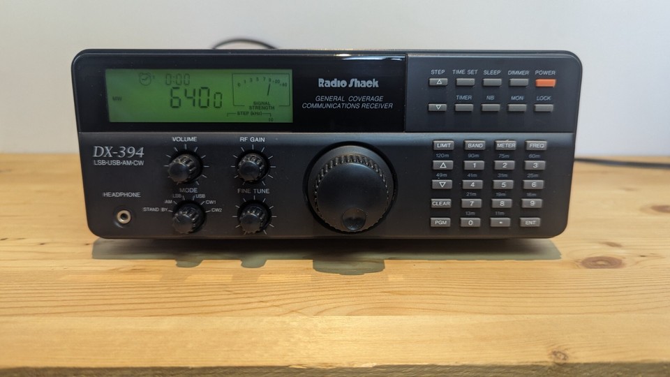 Radio Shack DX394 Communications Receiver LSBUSBAMCW Shortwave