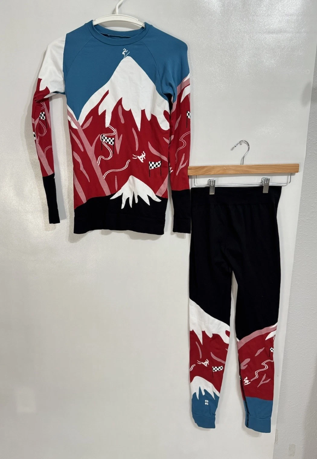 sweaty-betty ski set top leggings base-layer