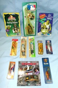11 SEALED NOVELTY BOBBERS+FISHING LURES, INC. HEDDON COORS BEER CANS, JOE CAMEL+