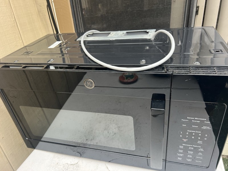 General Electric Over The Range Microwave 1.7 CFtp