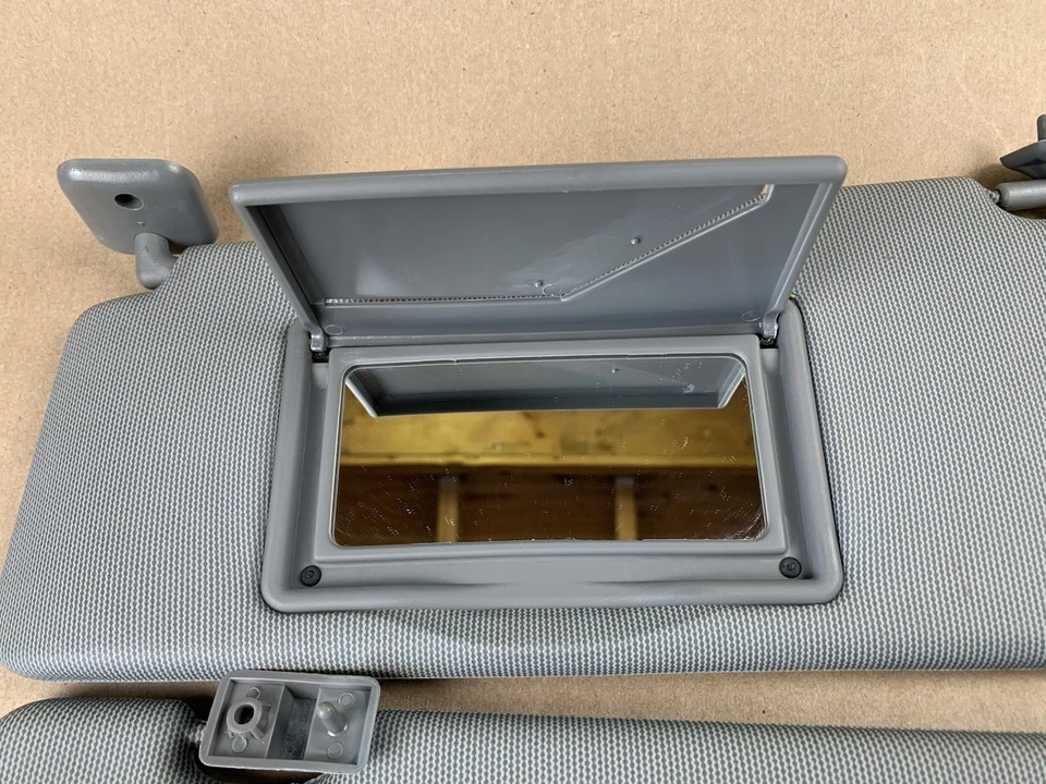 Juego de pares de parasoles grises para conductor y pasajero Suzuki Forenza y Reno 2004-2008 Foto 4 de 4