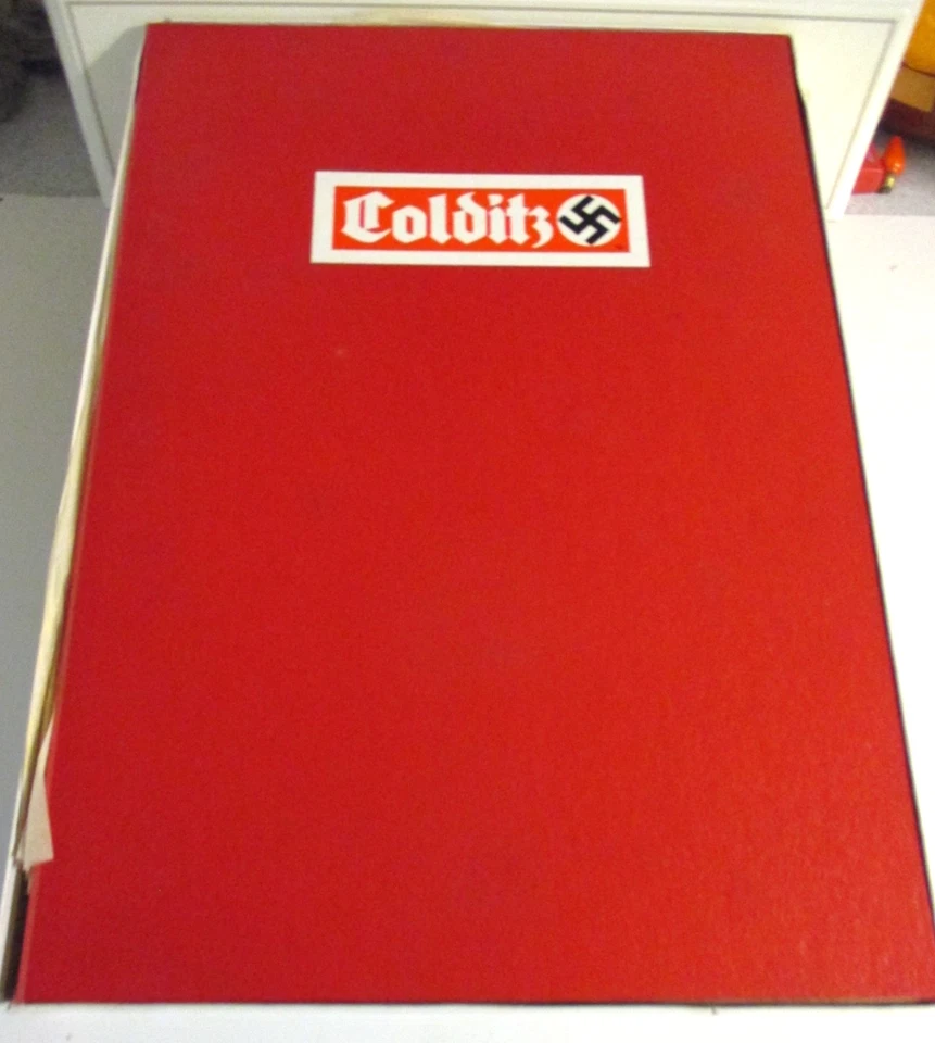 VINTAGE ESCAPE FROM COLDITZ - PARKER GAMES - COMPLETE - Image 2 of 4