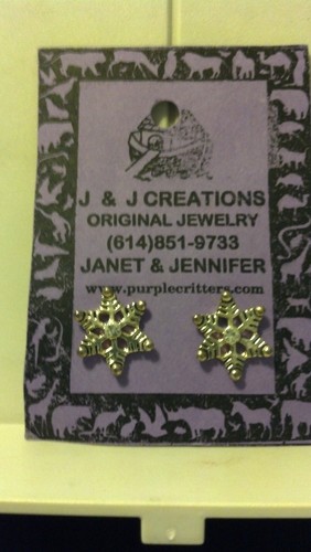 Little Silver Snowflake Design Small Clear Stone Pierced Fashion Earrings - Picture 6 of 8