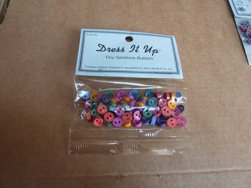 NOVELTY BUTTONS & BEADS - Picture 121 of 126