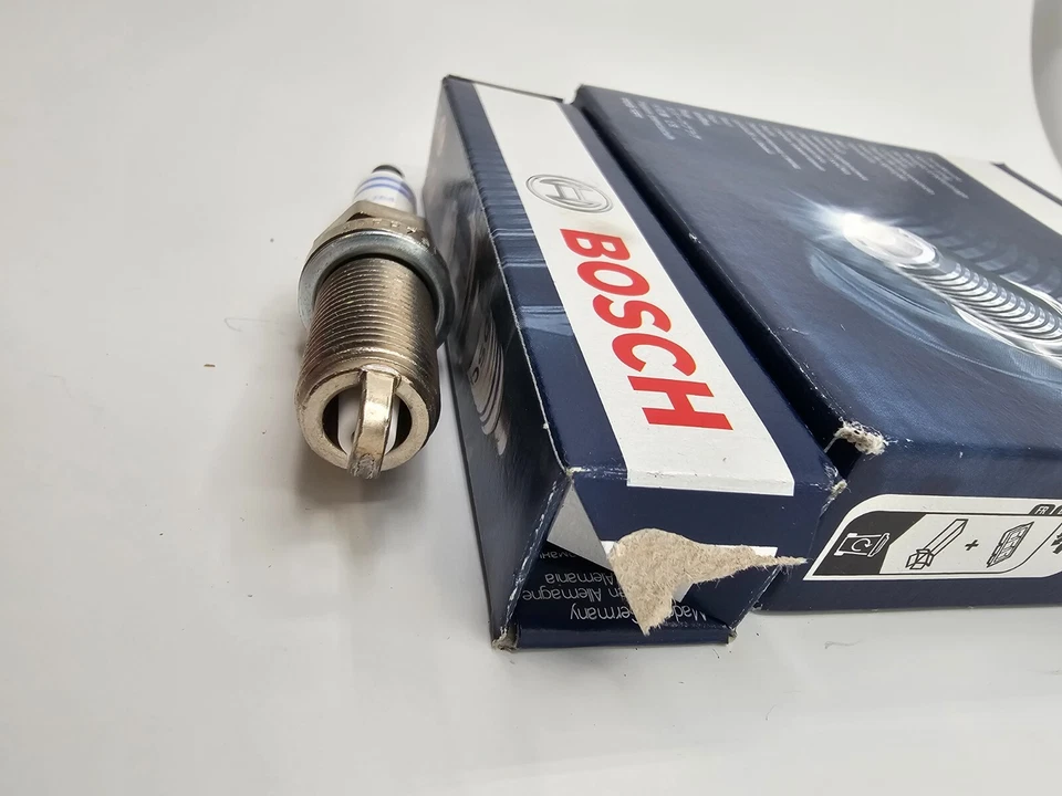 (QTY 4) BOSCH 9748: Iridium Spark Plug For 06-12 MITSUBISHI ECLIPSE L4-2.4L - Image 2 of 4