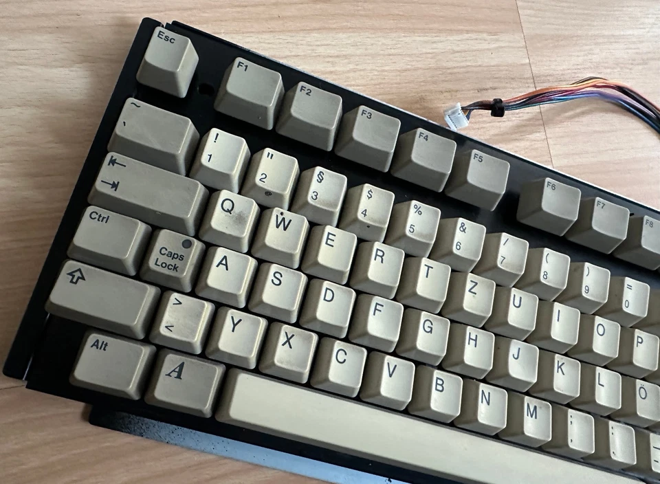 MITSUMI Tastatur für/for AMIGA 500/A500+ LED: ROT/GRÜN, funktioniert..  #41 25 - Bild 3 von 4