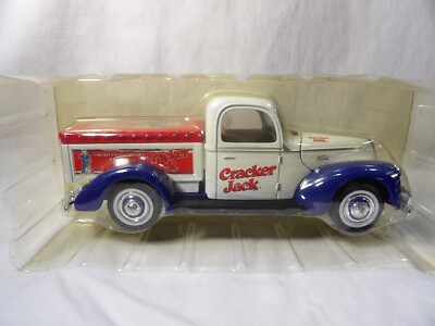 CRACKER JACK 1940 FORD PICK-UP TRUCK    2001 RECOT, INC.  GOLDEN WHEELS   1:25
