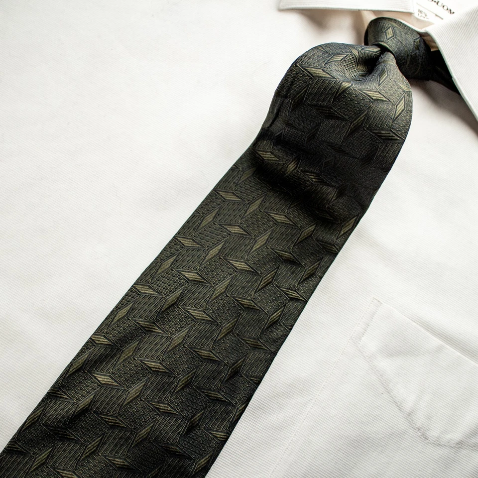 Gravata de seda geométrica verde floresta ALAN FLUSSER 58,5 L x 3,75 W - Imagem 3 de 4