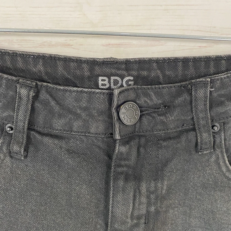Pantalones cortos BDG para mujer tiro medio denim con puños talla 27 negros mezcla de algodón 30x3 Foto 3 de 4