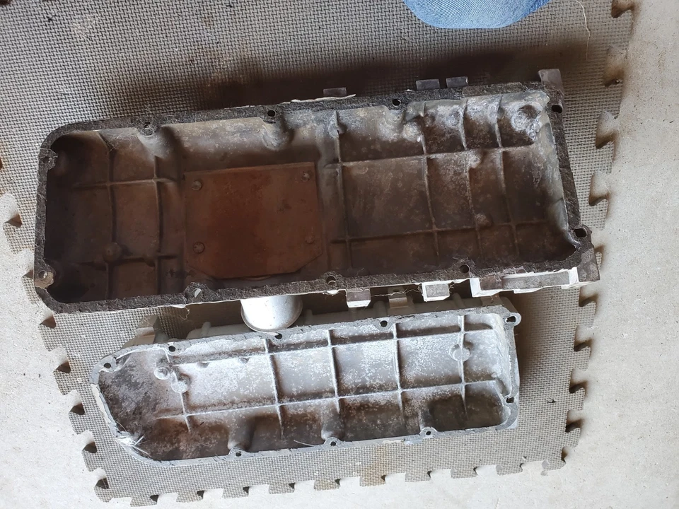 Juego de cubiertas de válvula DeLorean PRV V6 2,8 L (izquierda y derecha) EXCELENTE ESTADO Foto 2 de 4