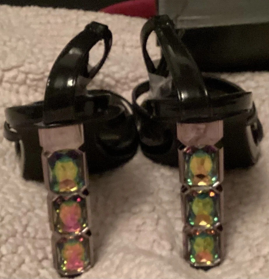 Tacones de tiras con joyas negras Liliana Talla 8 1/2 Foto 4 de 4