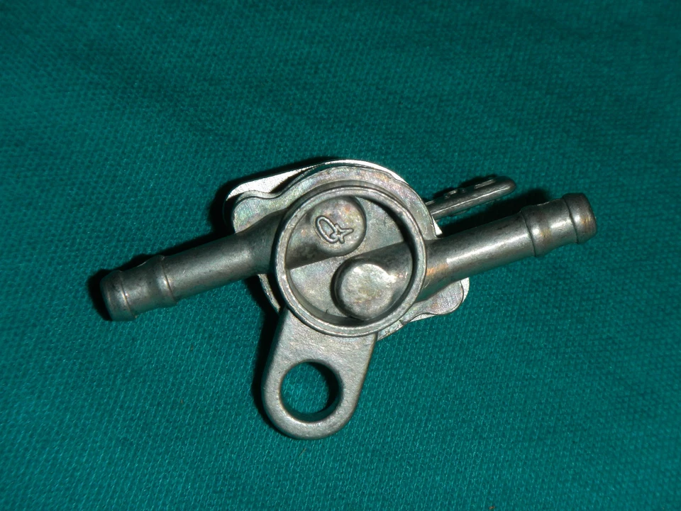 SUZUKI 70 75 80 85 90 100 110 AFTERMARKET VÁLVULA DE COMBUSTIBLE PETCOCK MARCO MONTAJE #1 Foto 3 de 4