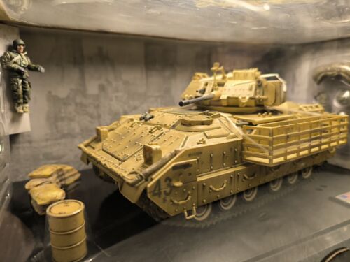 Unimax Forces of Valor 1:32 80202 U.S. M3A2 Bradley - Baghdad 2003 - RAR - Bild 3 von 8