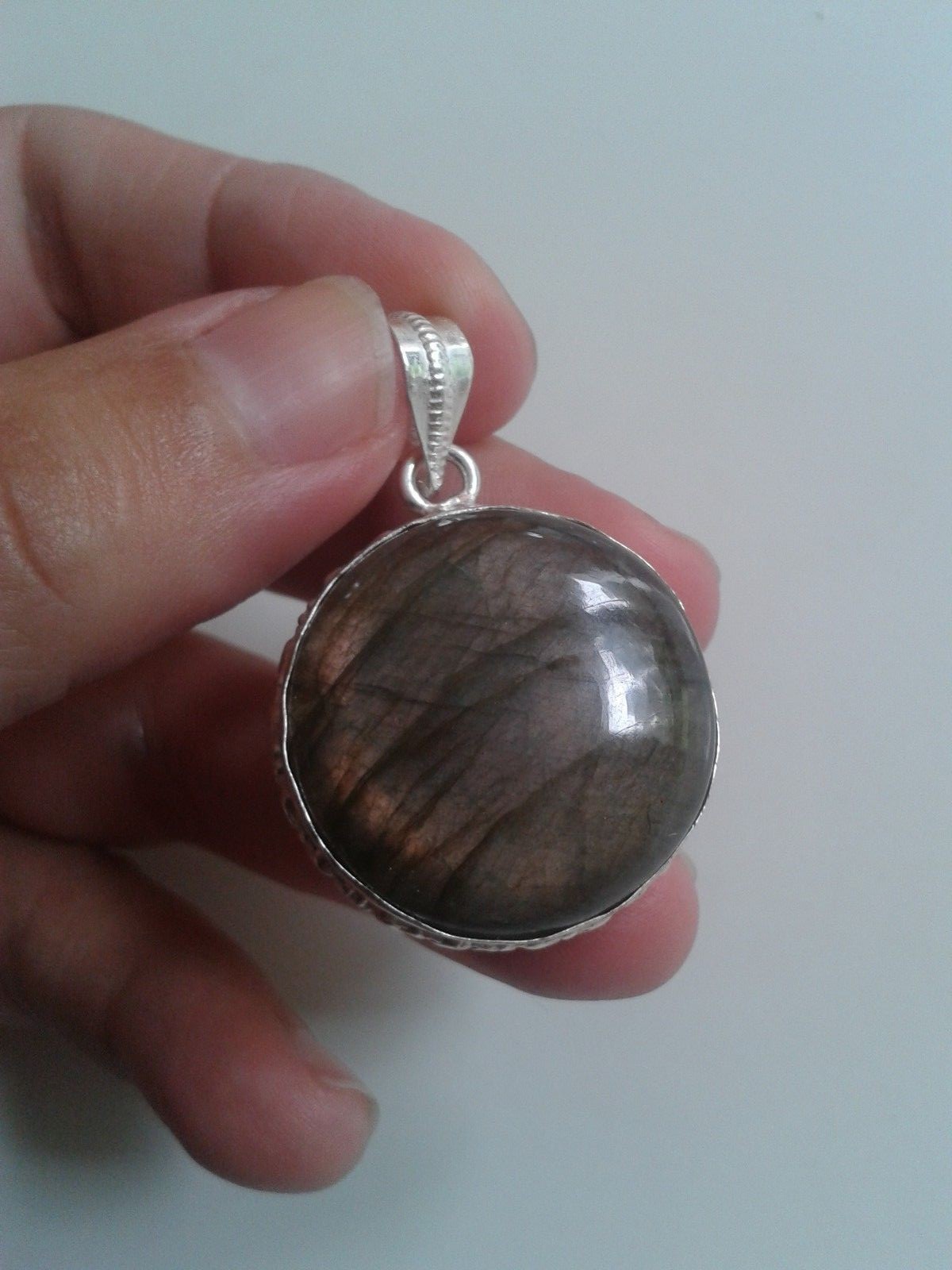 Pendentif labradorite imposant en argent pour sublimer vos tenues