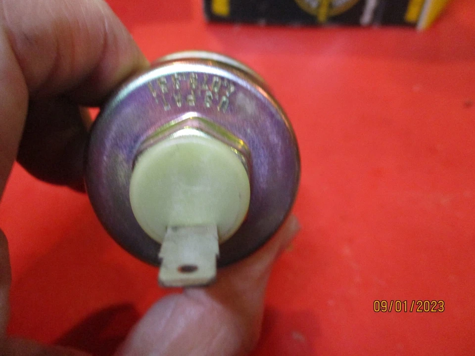 CHEVROLET-GMC C/K/G/V  10,15,20,25,30,35 BLAZER =GM- Oil Pressure Sending Unit - Image 2 of 3