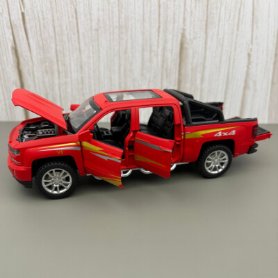 2020 Chevrolet Silverado Crew Cab Truck - 1:32 Scale - Diecast