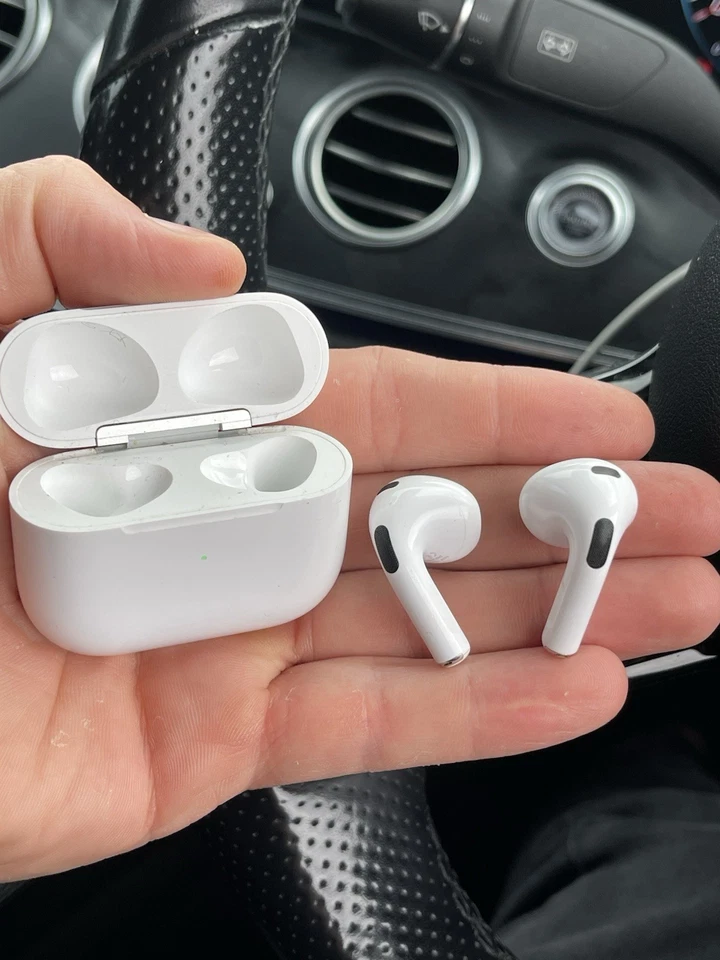 Apple AirPods 3rd Generation 100% Genuine - Image 2 of 4