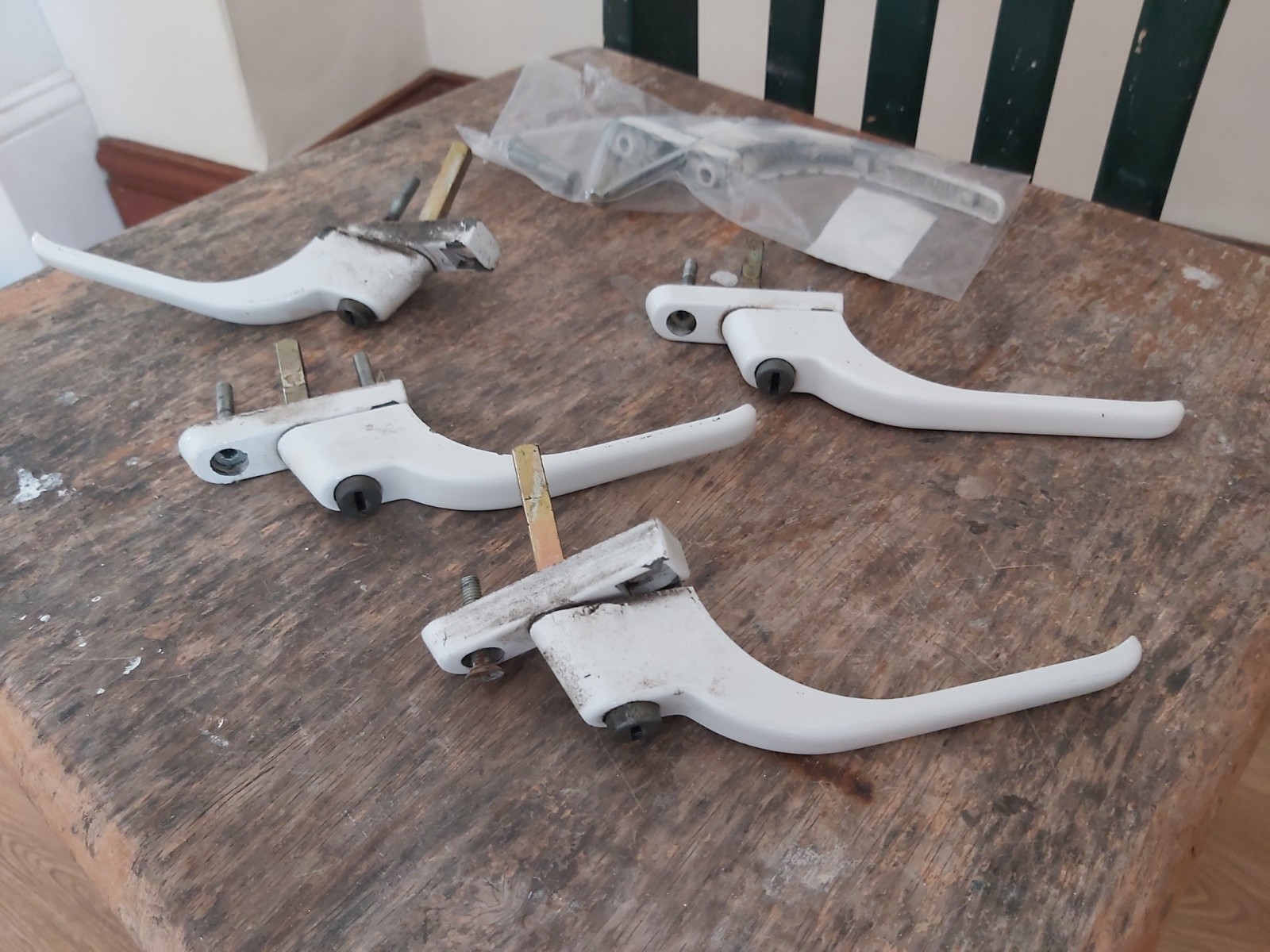 PVC WINDOW HANDLES X 5 , USED ITEM IN PERFECT WORKING ORDER REPLACED 4 NEW image 7