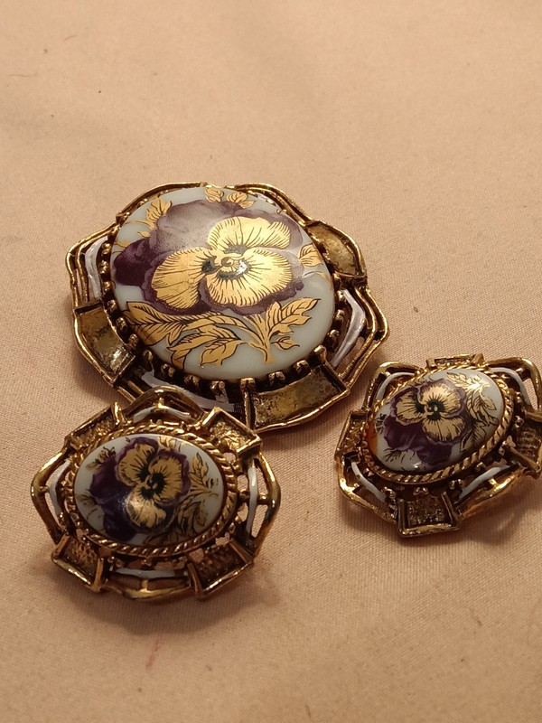 Aged Gold Frame Viola Flower Vintage Brooch & Earrings Set