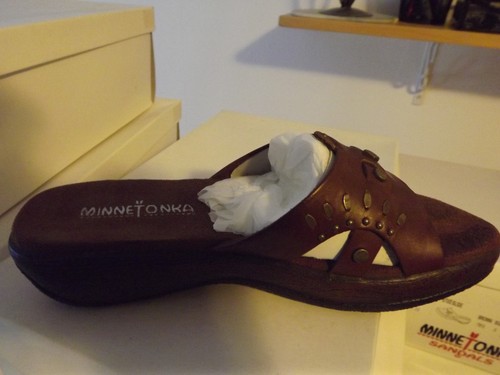 NEW MINNETONKA LEATHER SANDALS STUD SLIDE SZ 5 black NWT - Picture 8 of 11