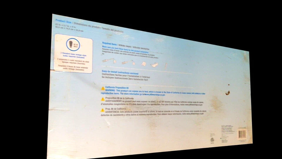 Tocador de 3 luces The Kichler negro envejecido con acabado de madera, incluye 3 bombillas. Foto 4 de 4