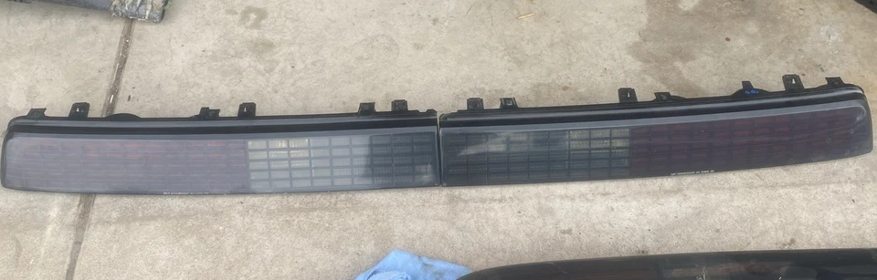 Par de luces traseras izquierda y derecha Pontiac Fiero GT 1984-1988 OEM  Foto 2 de 4