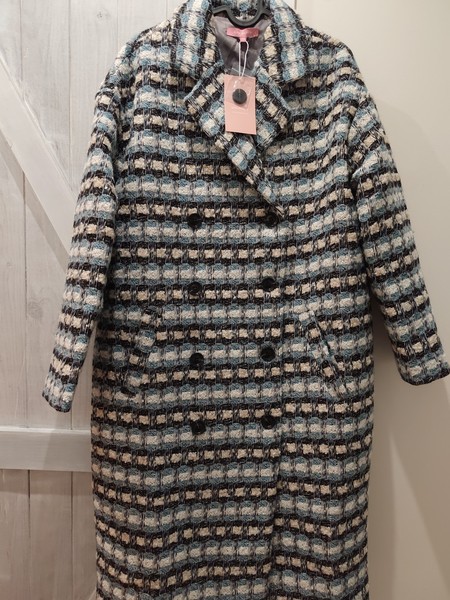 Abrigo tweed en cuadros azules, Lana y Poliéste, de Alma En Pena. T-S