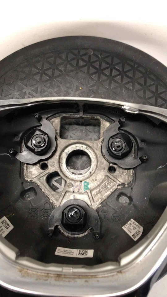 16-19 VW PASSAT Steering Wheel BLACK LEATHER W/ TRIPTRONIC W/ VOICE CONTROL Foto 3 de 4