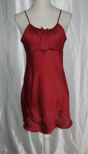Gilligan O'Malley M Medium Nightie Nightgown Red Embroidered Flowers