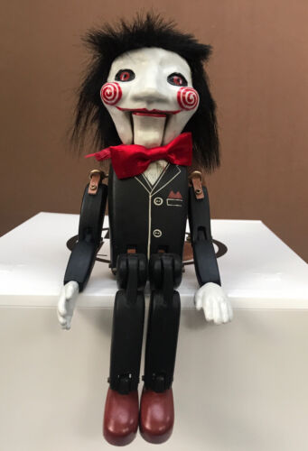 Oggetto raro Seghetto bambola morta vivente - Billy The Puppet puzzle legno intagliato a mano 11 pollici - Foto 4 di 12