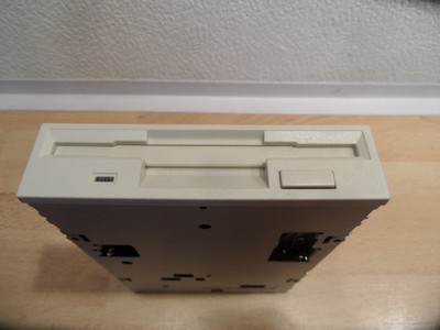 Altes 3,5 '' Zoll Laufwerk Diskettenlaufwerk Floppy  Mitsumi Model D359M3D