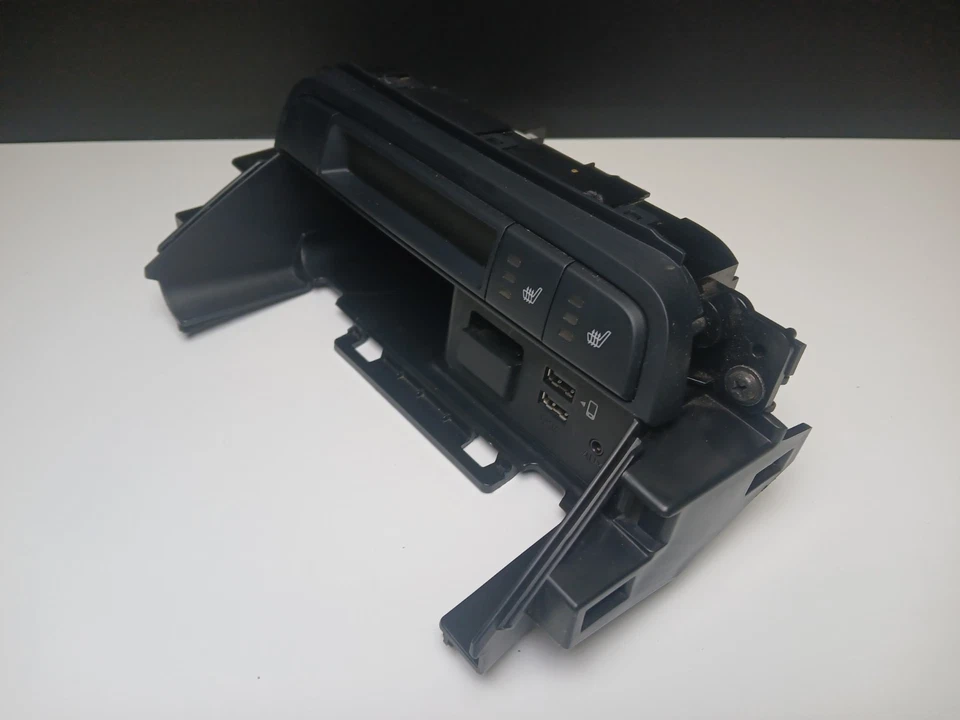 Pantalla de tablero Mazda MX-5 Miata 2020-2023 con interruptor de asiento térmico auxiliar USB y descongelador Foto 4 de 4