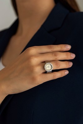 Luxuriöser Damen-Ring mit integrierter Uhr   585er Weißgold