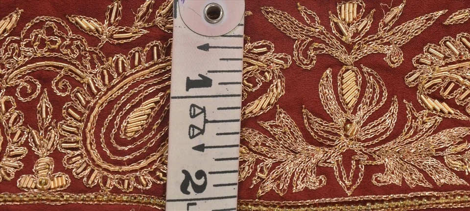 Sanskriti Vintage Rojo Oscuro Borde de Sari Cuentas a Mano 1 Yarda Artesanal Borde Costura Encaje Foto 3 de 4